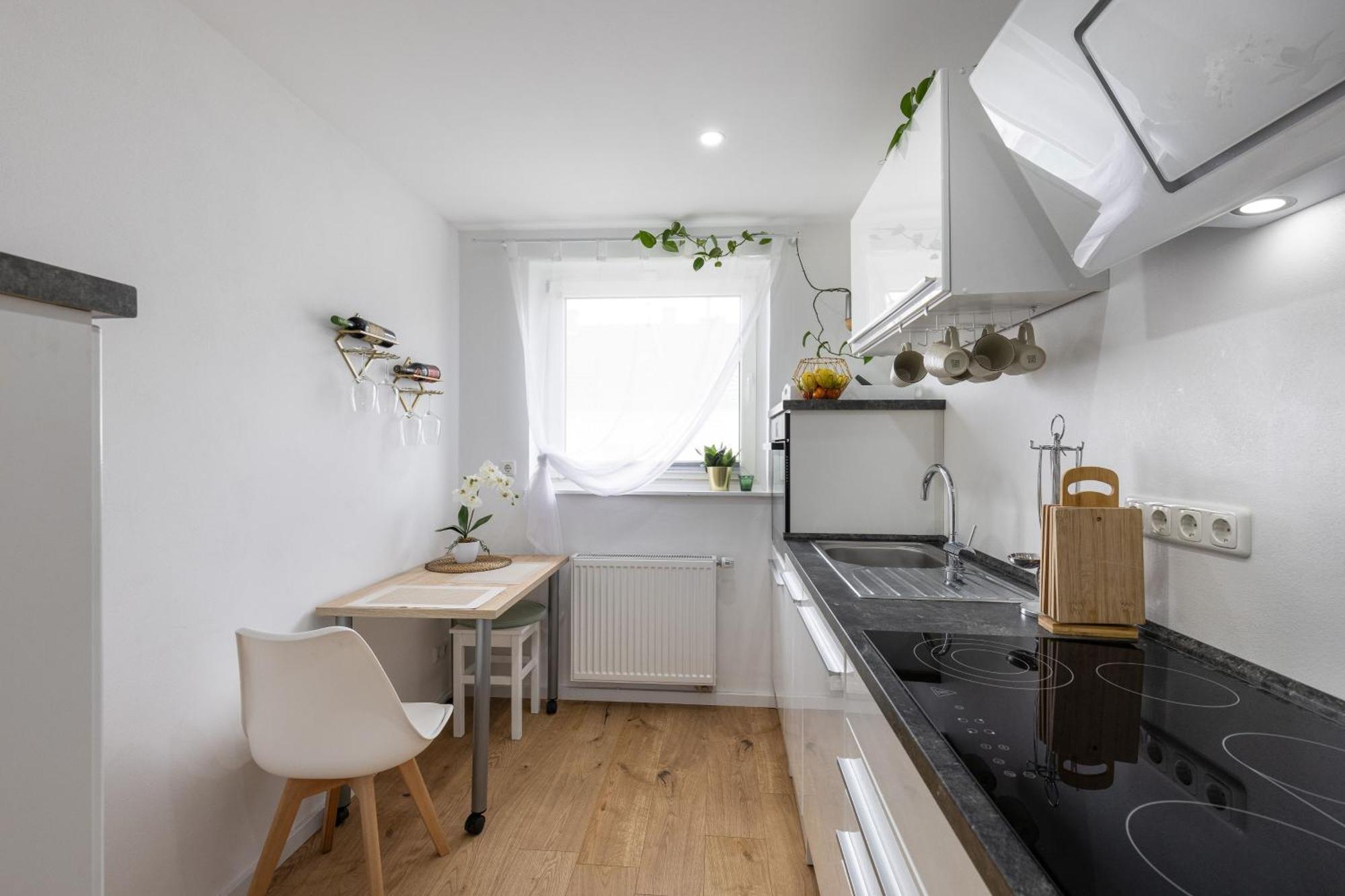 Schoenes, Modernes Apartment Mit Zwei Schlafzimmern - Zentral Mit Balkon Fuer 6 Personen Montabaur Exteriör bild