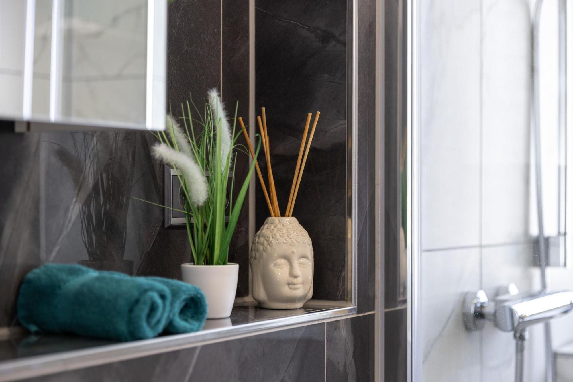 Schoenes, Modernes Apartment Mit Zwei Schlafzimmern - Zentral Mit Balkon Fuer 6 Personen Montabaur Exteriör bild